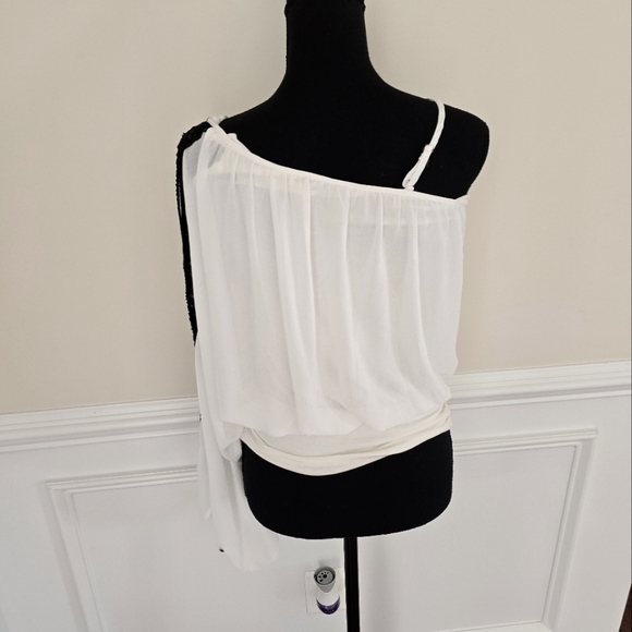 XOXO Beautiful One Shoulder Top - Picture 3 of 8